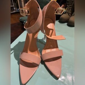 High heels rose.
